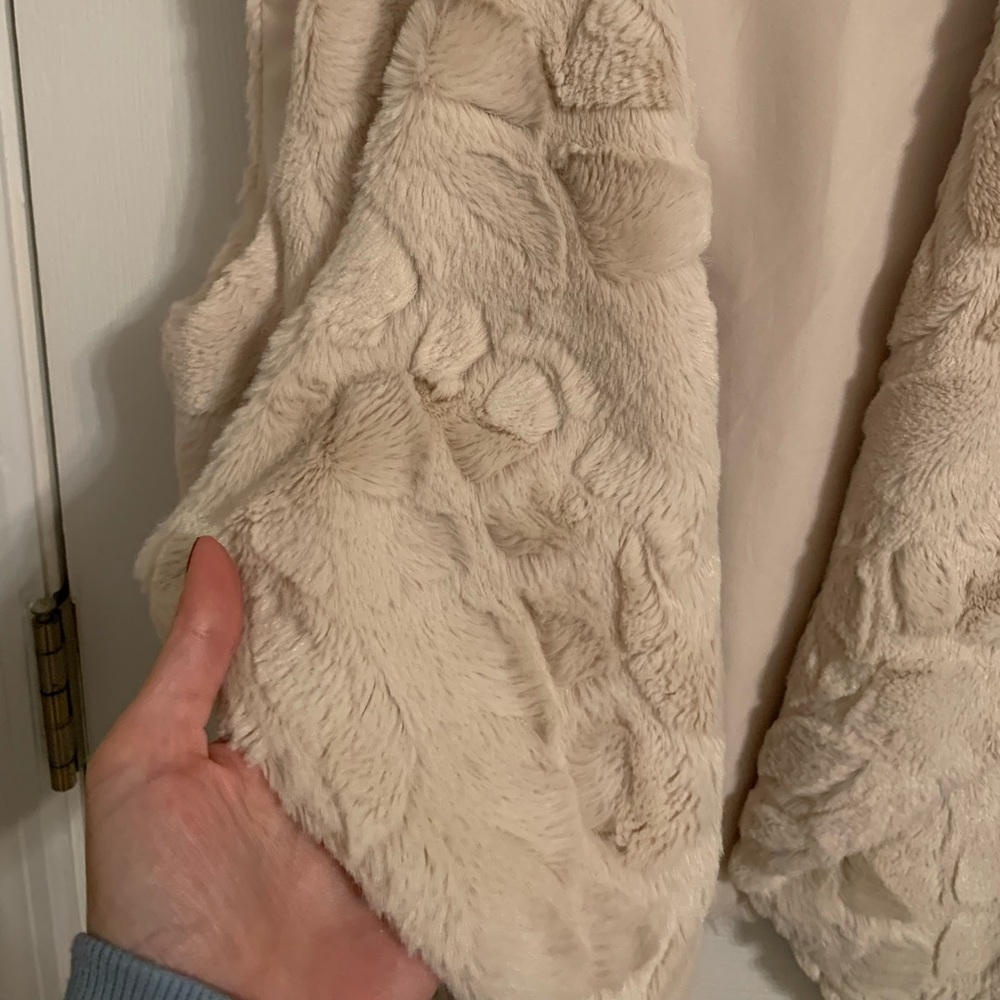 Fur vest - Picture 3 of 3